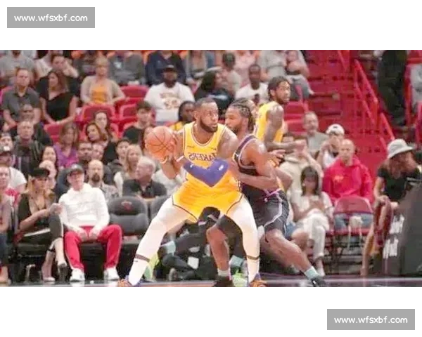 湖人对决热火第四场比赛视频回顾詹眉统治攻防关键瞬间解析全场表现